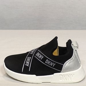NEW DKNY Toddler Back Slip on Sneaker SO CUTE Size 6/7